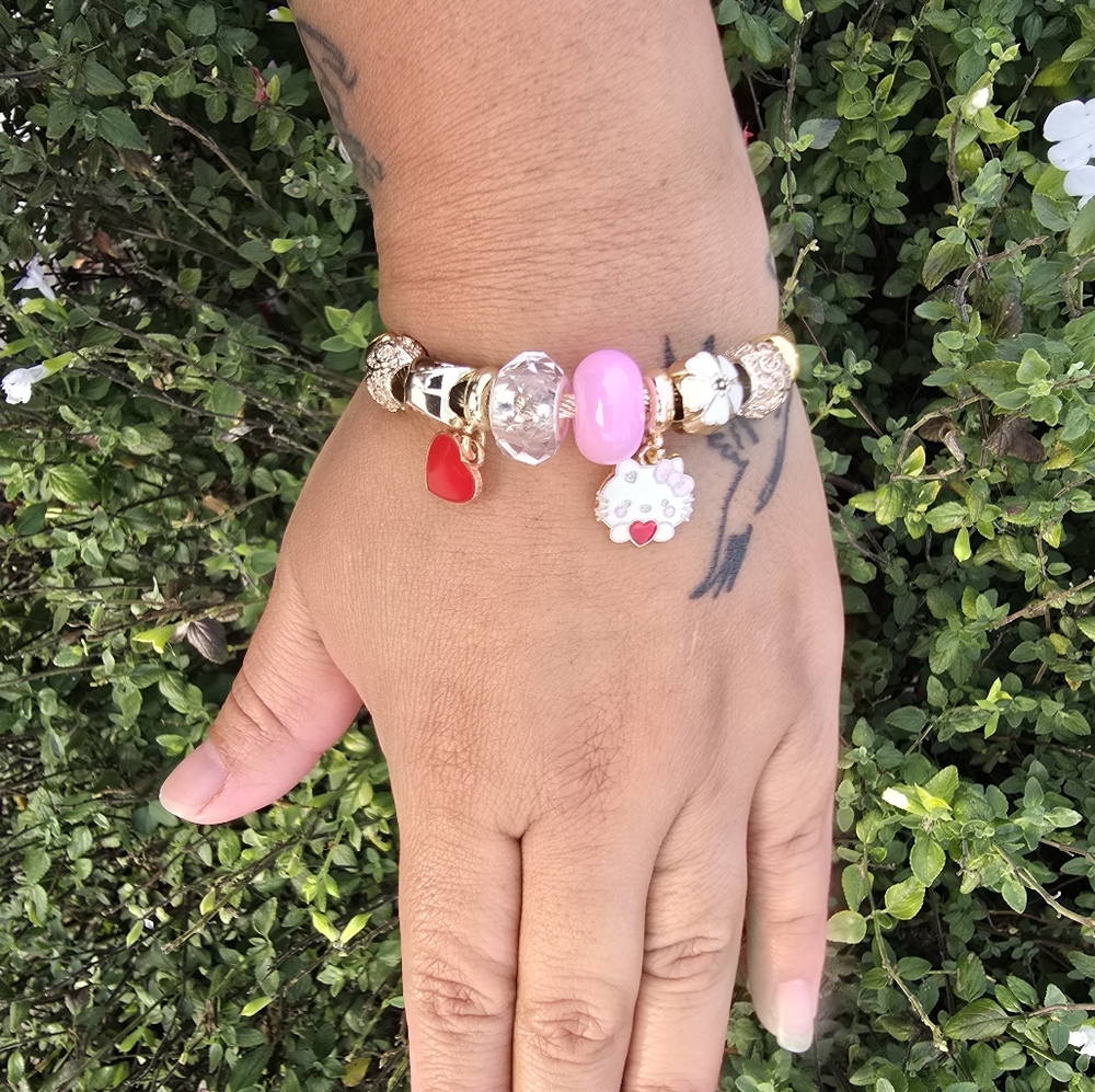 Hello Kitty Pandora 😺